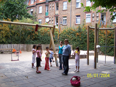 Spiele-Nachmittag mit Hofkindern September 2006